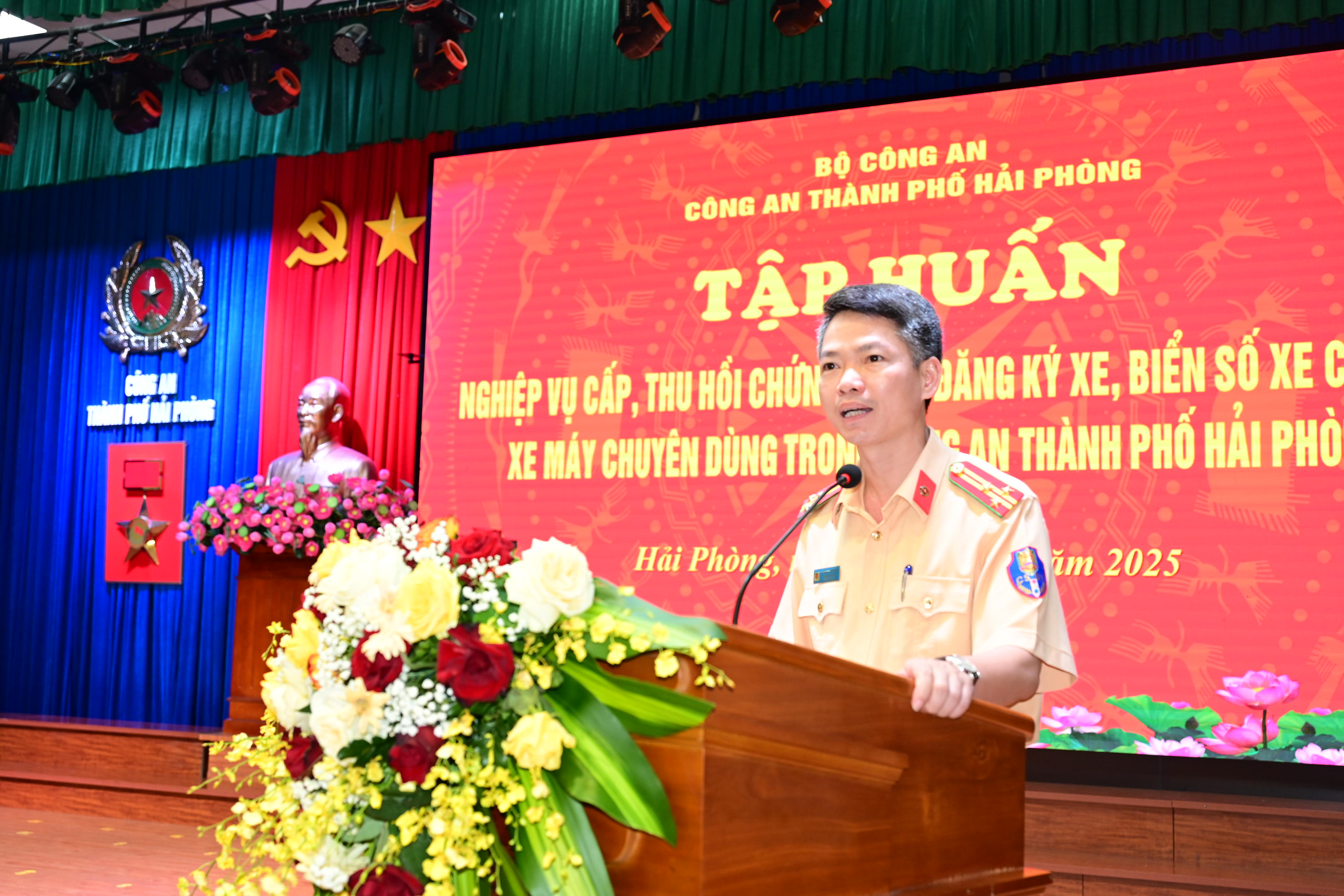Phòng Cảnh sát giao thông: Tập huấn bổ sung nghiệp vụ cấp, thu hồi chứng nhận đăng ký xe, biển số xe cơ giới, xe máy chuyên dùng